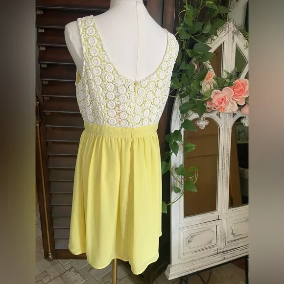 Forever 21 Homecoming Teen Yellow Skirt with White Lace Top EUC Large - Picture 6 of 6